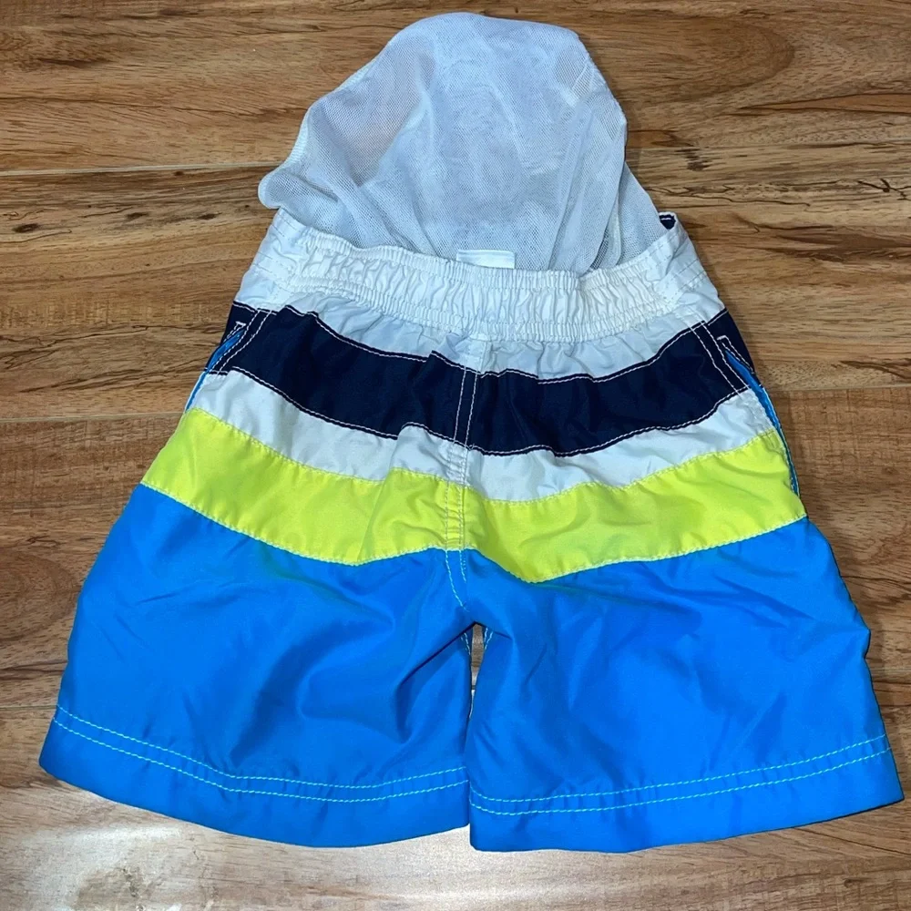 Kids swim shorts bundle of 2 sz 4T‎ & 5/6